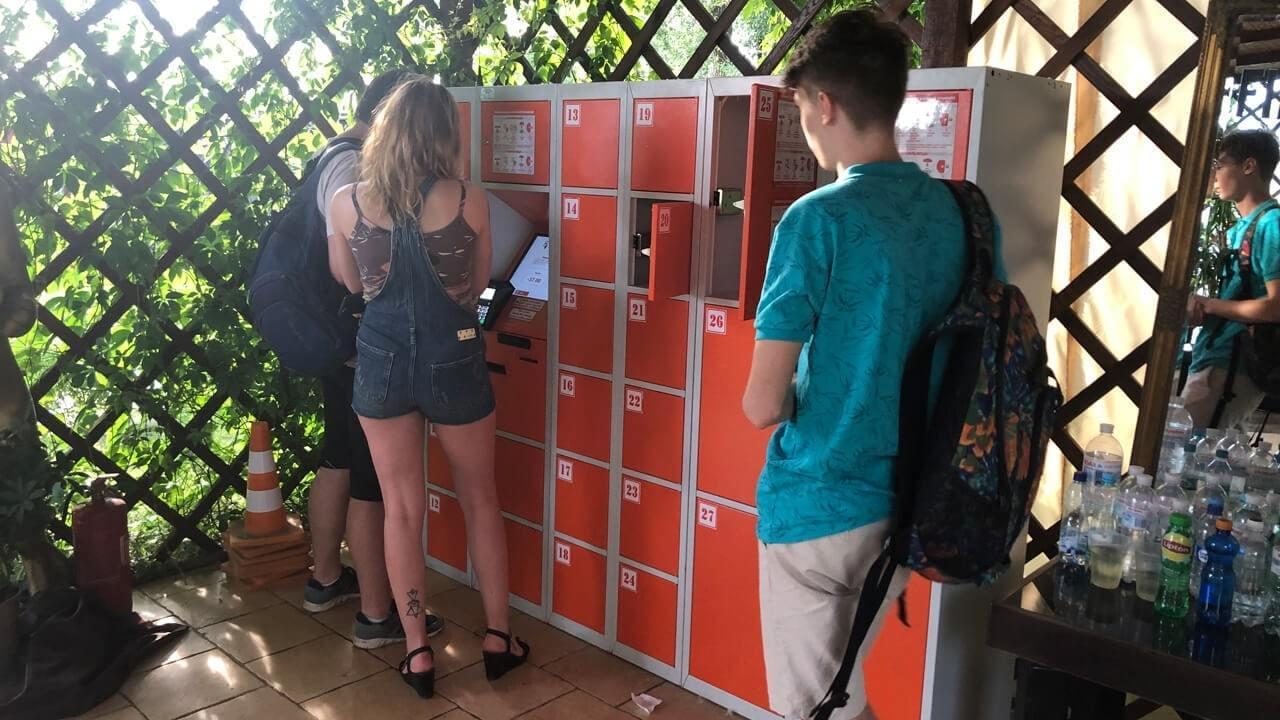 Taquillas inteligentes (Smart Lockers) en la playa España, Almería 2019