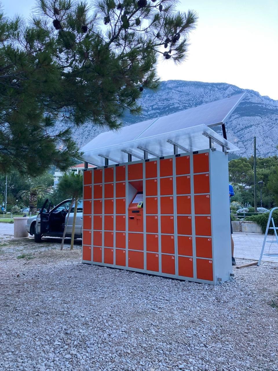 Taquillas inteligentes (Smart Lockers) en la playa España, Deba 2021