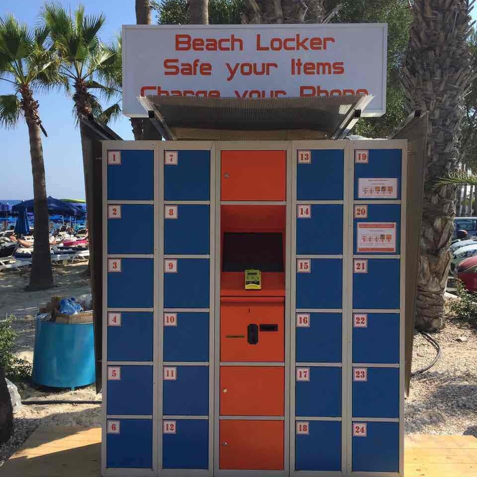 Taquillas inteligentes (Smart Lockers) en la playa España, Mataró 2019