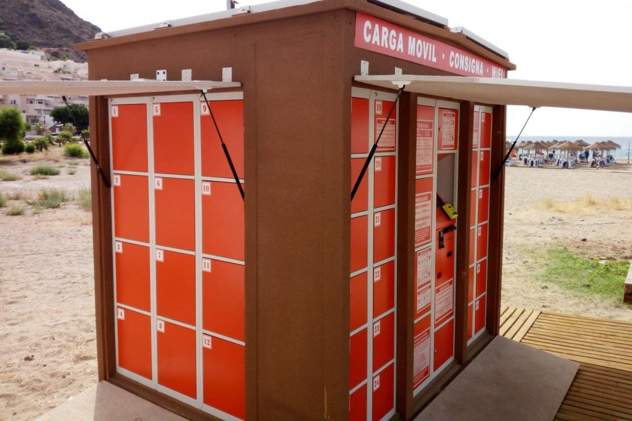 Taquillas inteligentes (Smart Lockers) en la playa España, Serón 2018