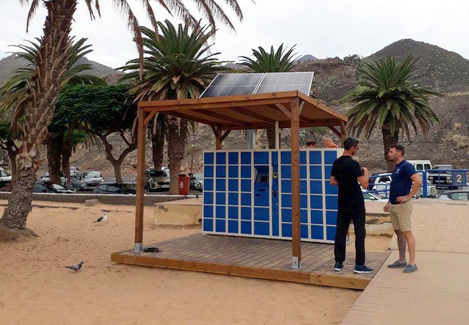 Taquillas inteligentes (Smart Lockers) en la playa España, Tenerife 2019